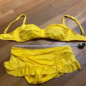 $5 are 3/$10 bundle. Bisou Bisou bikini.Bright yellow.Ruffle bottom.Med ⭐️